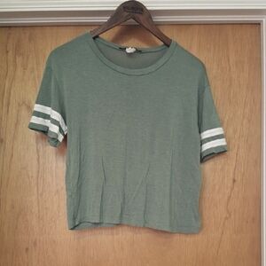 💜 3/$12 Raggs II Riches Crop Top